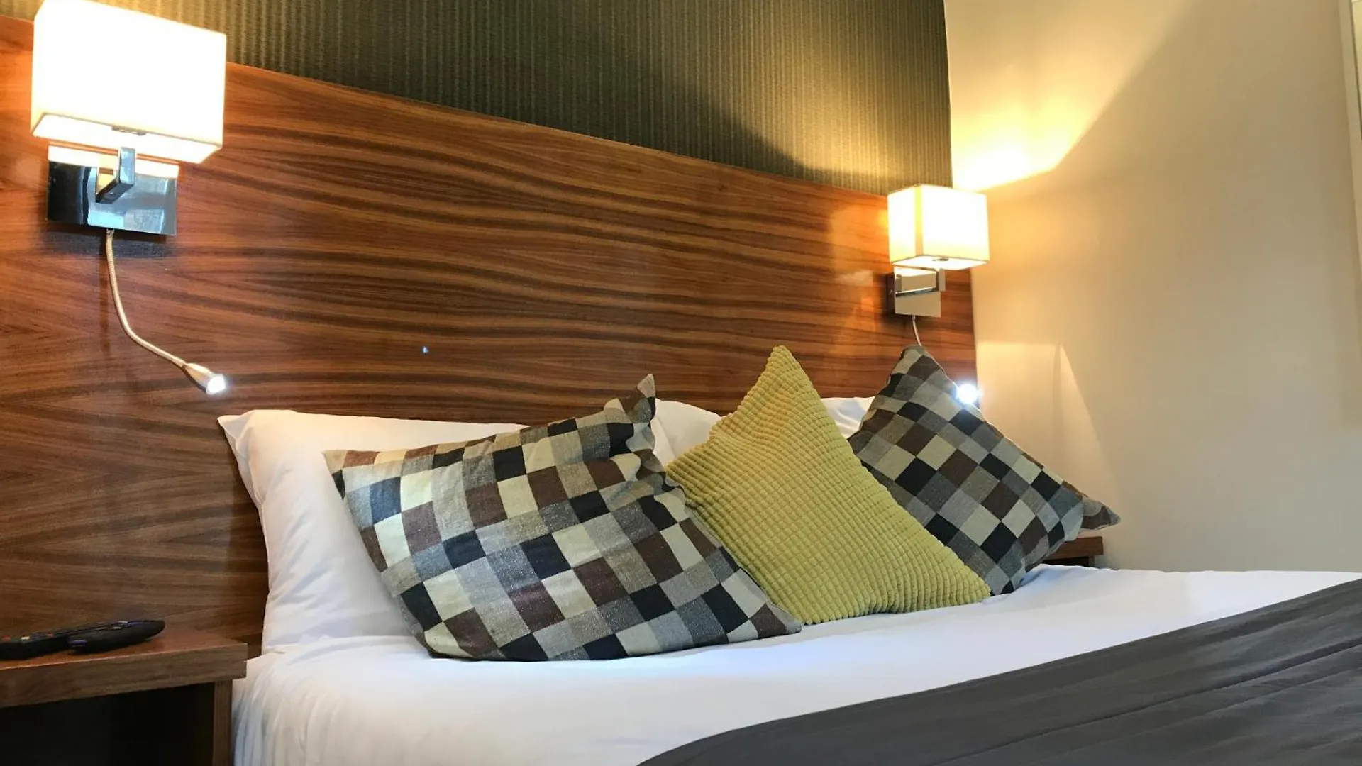 4 Best 2-Star Hotels in Victoria, London