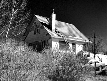 Old and proud it stands >>> Click to see large version